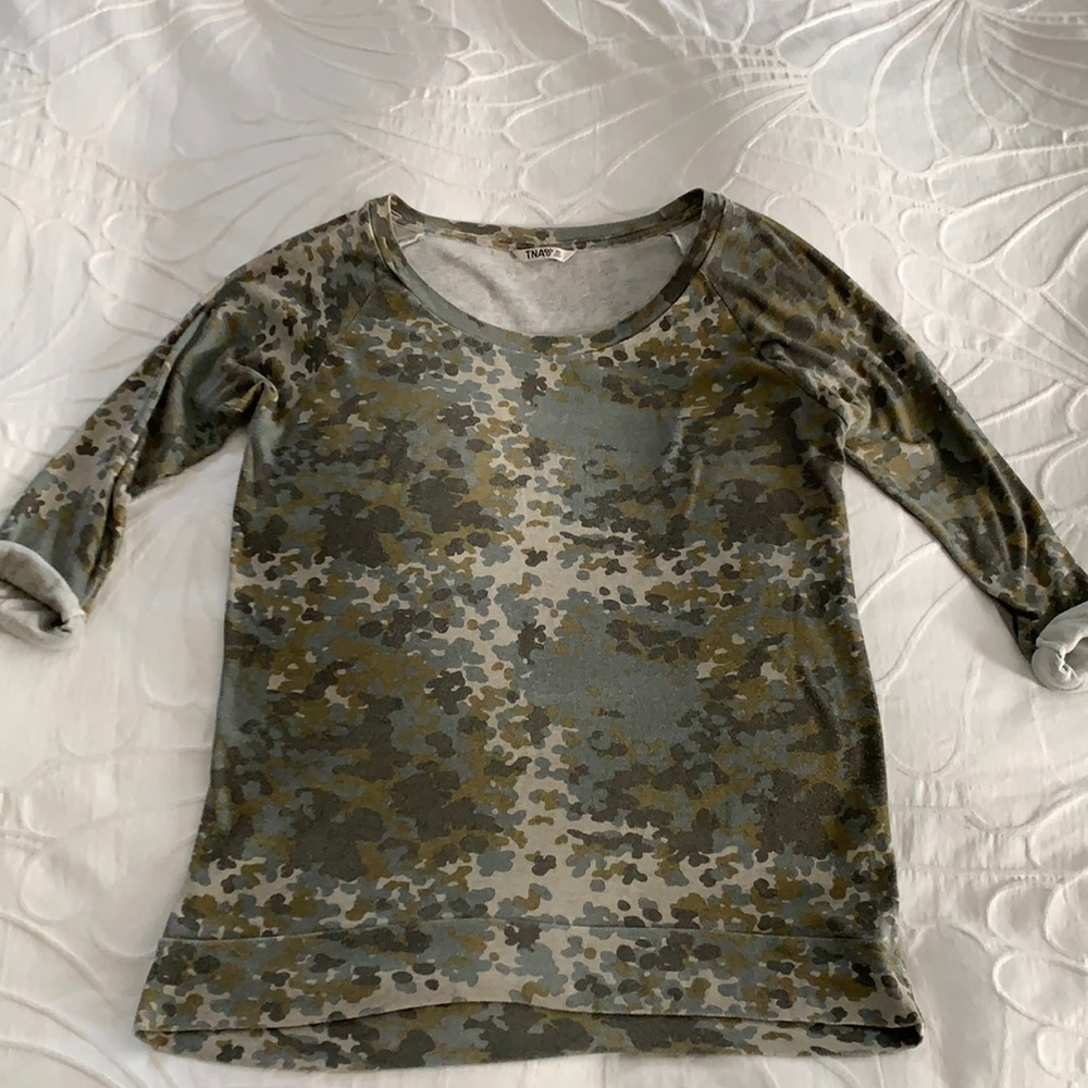 Aritzia TNA 3/4 Sleeve Shirt